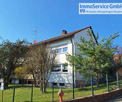 Attraktives Anlageobjekt!
Mehrfamilienhaus mit 4 Wohnungen und Garagen