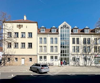 Zu vermieten:
Befristet verfügbar bis 12.2028
Stilvolle 3-Zimmer-Wohnung