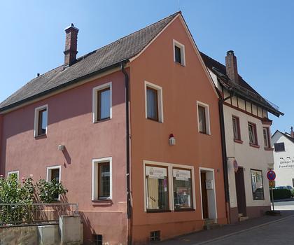 Haus mit Ladenfläche in Heilsbronn (Innenstadt)! Ladengeschäft vermietet!