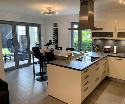 Moderne Komfort- Wohnung mit Terrasse
und KFZ - Stellplatz in der Tiefgarage ...