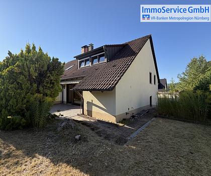 AB SOFORT VERFÜGBAR! - DHH mit 4-Zimmer auf ca. 111 m² Wohnfläche mit Garten, Terrasse und Garage