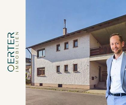 Sanierungsbedürftiges Zweifamilienhaus mit Garten, Balkon & Garagen