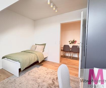 Modern möbliertes Zimmer in 4er-WG