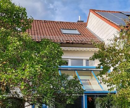 Großzügiges Reihenmittelhaus mit Wintergarten 
und separater Einliegerwohnung ...