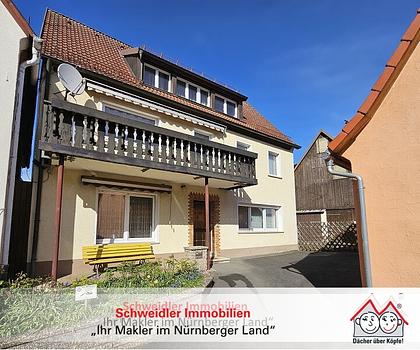 Viel Platz - Preiswert!!! XXL-Familienhaus mit Nebengebäude in ruhiger & zentraler Lage von Plech