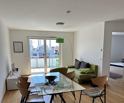 Neue modern möblierte Wohnung mit Balkon, Stellplatz und Stadtblick