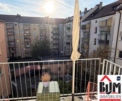 *2 Zimmer - renoviert - große Essküche - Westbalkon - Duschbad mit Fenster - frei*