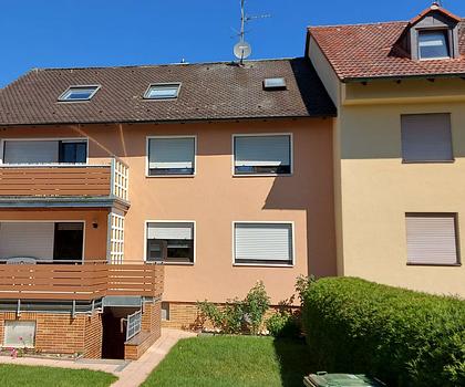 Gepflegt und großzügig: 3-Familienhaus in Zirndorf-Weinzierlein mit Garten und Garagen
