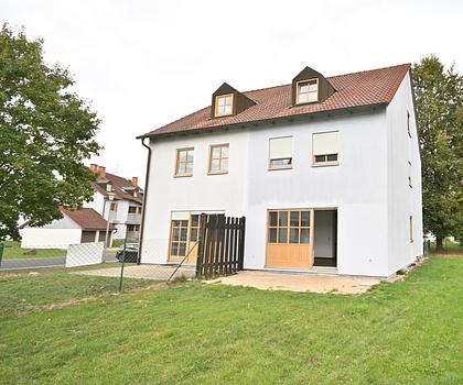 Ihr neues Zuhause!
Doppelhaushälfte mit Garage in Velburg