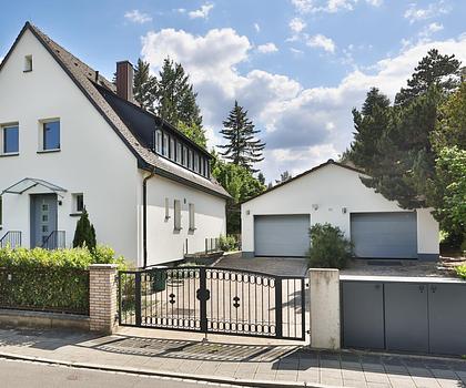 Perfekt für eine Mehrgenerationen-Familie! 2x 3-Zi-Wohnungen & 1x1-Zi-Einliegerwohnung unter einem Dach! TOP!