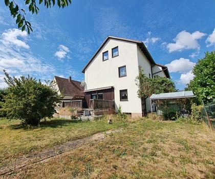 Die Lage macht´s ...
Stattliches Zweifamilienhaus mit Garage ...