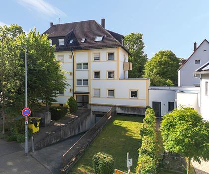 Saniertes 1-Zimmer-Apartment mit großer Dachterrasse im 1. OG in Forchheimer Innenstadt