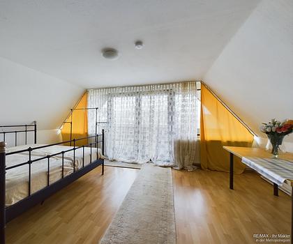 Zweifamilienhaus mit Platz für Ideen – groß, vielseitig, in bester Lage.