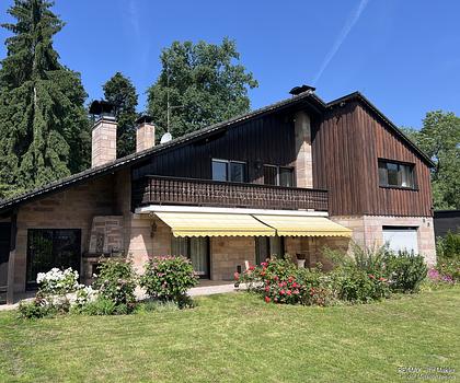 Beeindruckende Villa am Waldrand mit traumhaftem Spa-Bereich