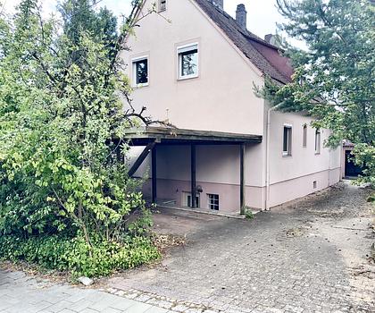 Wecken Sie dieses Einfamilienhaus aus dem Dornröschenschlaf! Wohnen und Leben im schönen Spardorf!