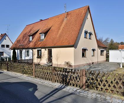 Mama, Papa, Kind und Hund - hier haben alle genug Platz!