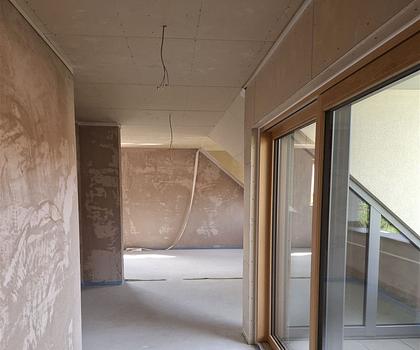 Barrierefreie Dachgeschosswohnung im Rohzustand mit Aufzug direkt in die Wohnung!