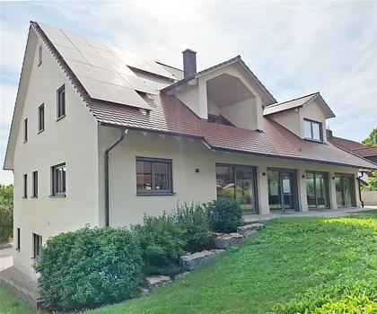 Mehrfamilienhaus mit drei Einheiten – außergewöhnliche Qualität und Liebe zum Detail – Erstbezug!