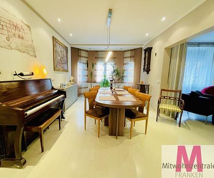 Stilvolle Wohnung kombiniert modernes Design mit bester Lage Hochwertig möblierte 2,5-Zi.-Wohnung