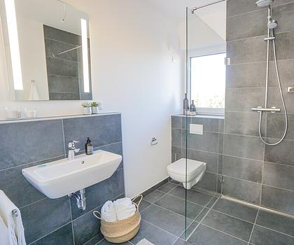 RESERVIERT! Luxus trifft Freiraum: 2-Zimmer-Neubau mit Balkon – Ihr privates Paradies!