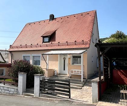 Einfamilienhaus mit großem Grundstück und Garage in Weilersbach