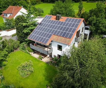 Architektenhaus mit Einliegerwohnung und Traum-Garten in Top-Lage von Forchheim Burk