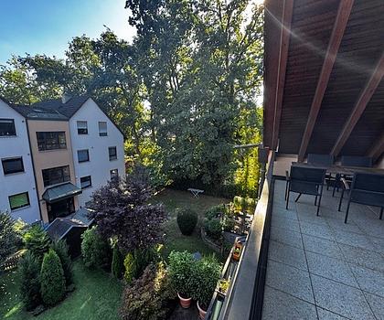 Topwohnung in Toplage 2-Zi-Dach-ETW mit TG-Stellplatz
*** Keine zusätzliche Käuferprovision ***