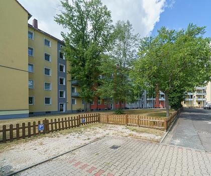 5 gepflegte Mehrfamilienhäuser mit 29 Stellplätzen in Toplage mit 5% Rendite.