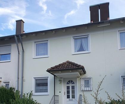 Großes, unterkellertes Reihenmittelhaus mit Garage in bevorzugter Lage in Donndorf