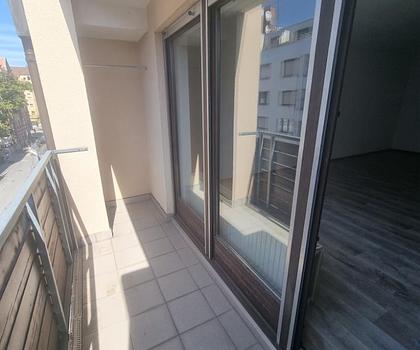 Großzügiges 1-Zimmer- Apartment mit Loggia und 
KFZ- Stellplatz in der Tiefgarage 