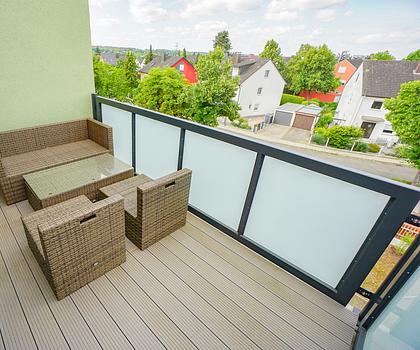 Lichtdurchflutete 3-Zi. Whg. mit großem Balkon - moderner Einbauküche, TG-Stellplatz und XXL-Dusche