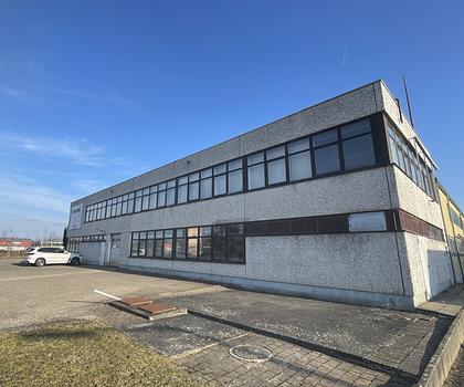 Industrie-, Werk- und Lagerhalle mit Bürogebäude