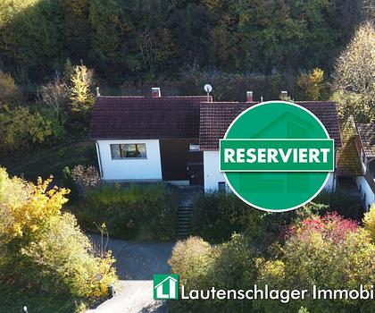 Sanierungsbedürftiges Wohnhaus mit Nebengebäuden + land- und forstwirtschaftlicher Fläche in Kastl