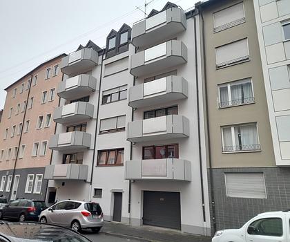 Handwerker aufgepasst!  Renovierungsbedürftige 2 Zimmer DG-Wohnung mit Balkon in N-Steinbühl