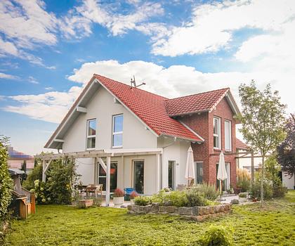 Modernes Einfamilienhaus mit großem Garten - energieeffizient (A+) & zeitgemäß wohnen in Pettstadt