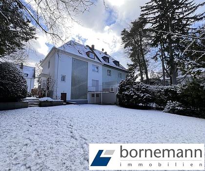 Grün + stadtnah! Beliebte Lage im Osten mit bester Infrastruktur!  Gepflegte DHH mit idyllischem Garten,  Ausbaupotential + Garage!