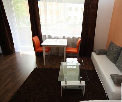 Ruhiges lichtdurchflutetes Apartment mit moderner Möblierung