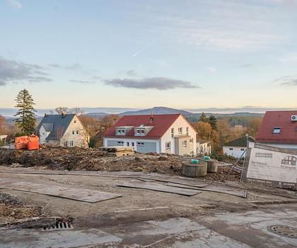 Erschlossenes Grundstück mit Baugenehmigung in Toplage.
