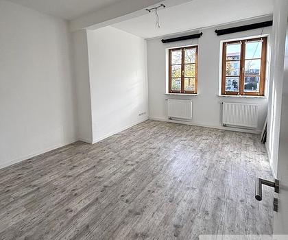 Exklusive 3,5-Zimmer-Wohnung mit Balkon, Stellplatz und EBK am Theaterplatz Erlangen