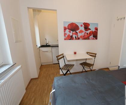 Sehr helle möblierte Altbauwohnung in St.Johannis