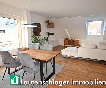 Modern und stadtnah!
3-Zi.-Maisonettewohnung der Extraklasse mit Loggia und TG-Stellplatz, Neumarkt