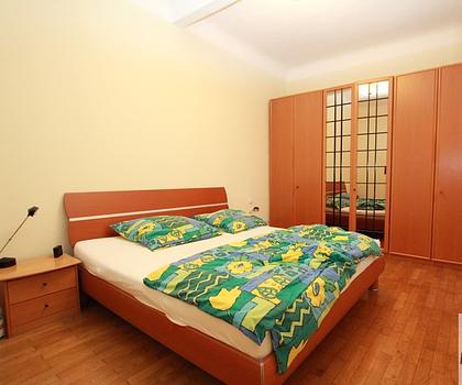 gemütliche Altbauwohnung mit hohen Decken