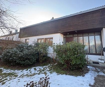Großes freistehendes 1- bis 2-Familienhaus in Altdorf mit Garten und Garage