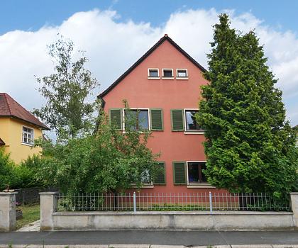 Ein Einfamilien- und ein Zweifamilienhaus in zentraler Lage von Hirschaid