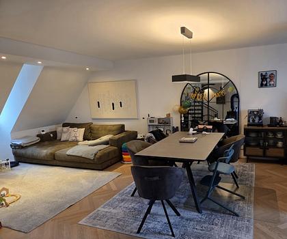 Zentral gelegene 4-Zimmer Maisonette-Wohnung mit Doppelgarage und Blick auf Wiesengrund