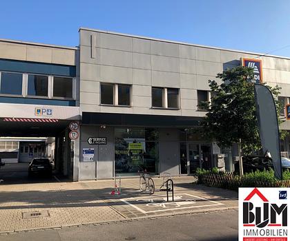 *Teilbar - vielseitig nutzbar - Ausstellung/Verkauf - Lager - frequentierte Lage neben Lebensmittelmarkt - Parkplätze*