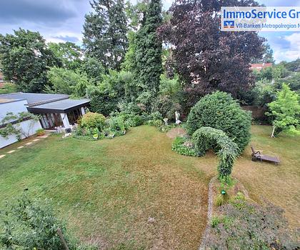 Großzügige Doppelhaushälfte mit großem Garten, 2 Einzelgaragen und Sauna