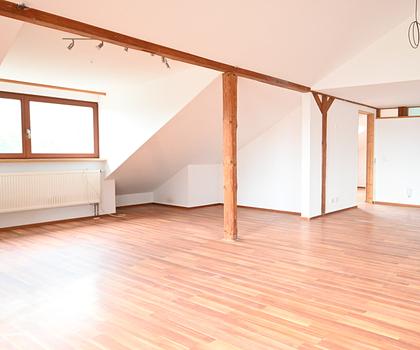 Großzügige 3-Zimmer-Wohnung mit Balkon in Neumarkt, Stadtteil Helena