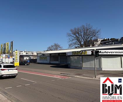 *Sehr gute Sichtlage - befahrbare Halle - Büro/NR - Stellplätze - Hoffläche - frei*