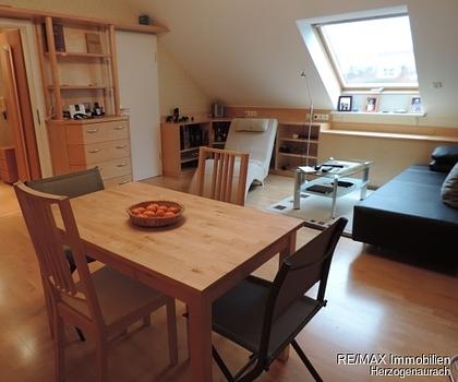 Großzügige, möblierte 2 Zi.-DG-Maisonette-Wohnung